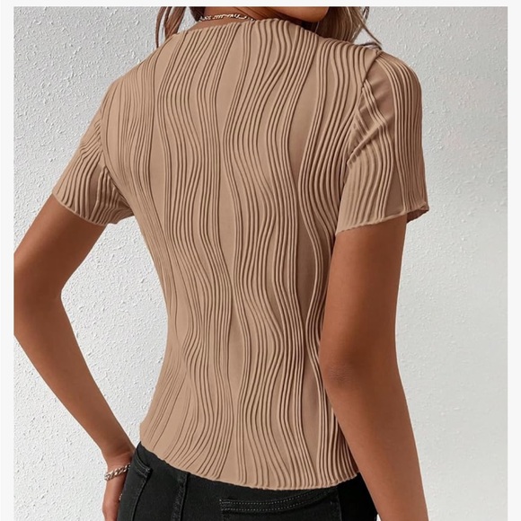 NWT Rihoas wavy ribbed top - Picture 3 of 6